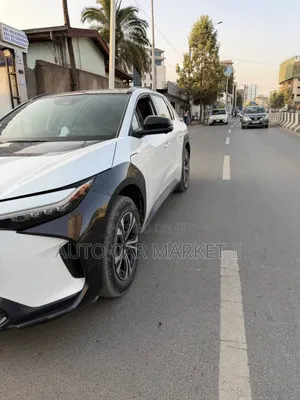 Toyota bZ4X 71.4 kWh AWD 2023 White