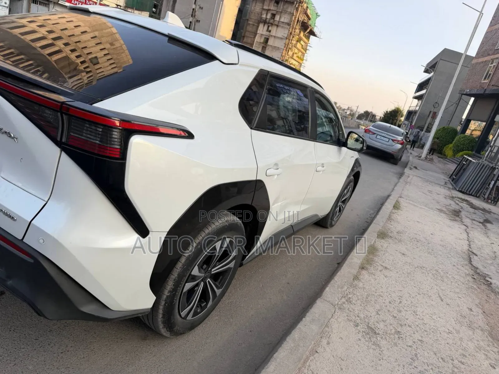 Toyota bZ4X 71.4 kWh AWD 2023 White