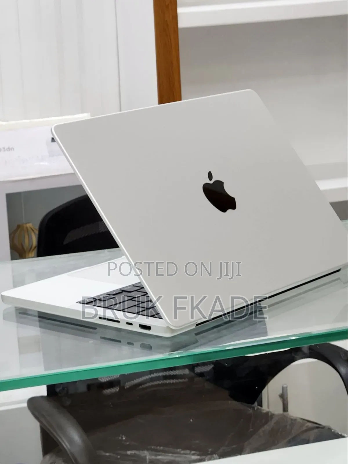 New Laptop Apple MacBook Pro M1 16GB Apple M1 Pro SSD 512GB