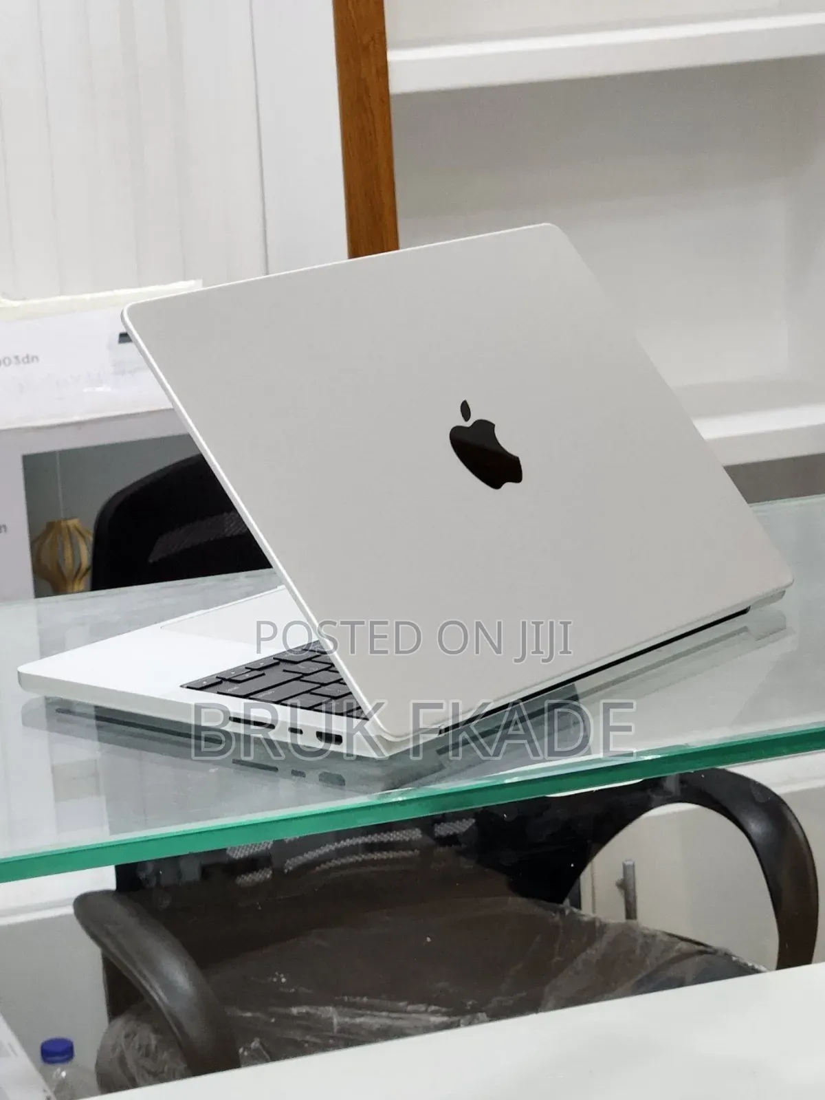 New Laptop Apple MacBook Pro M1 16GB Apple M1 Pro SSD 512GB