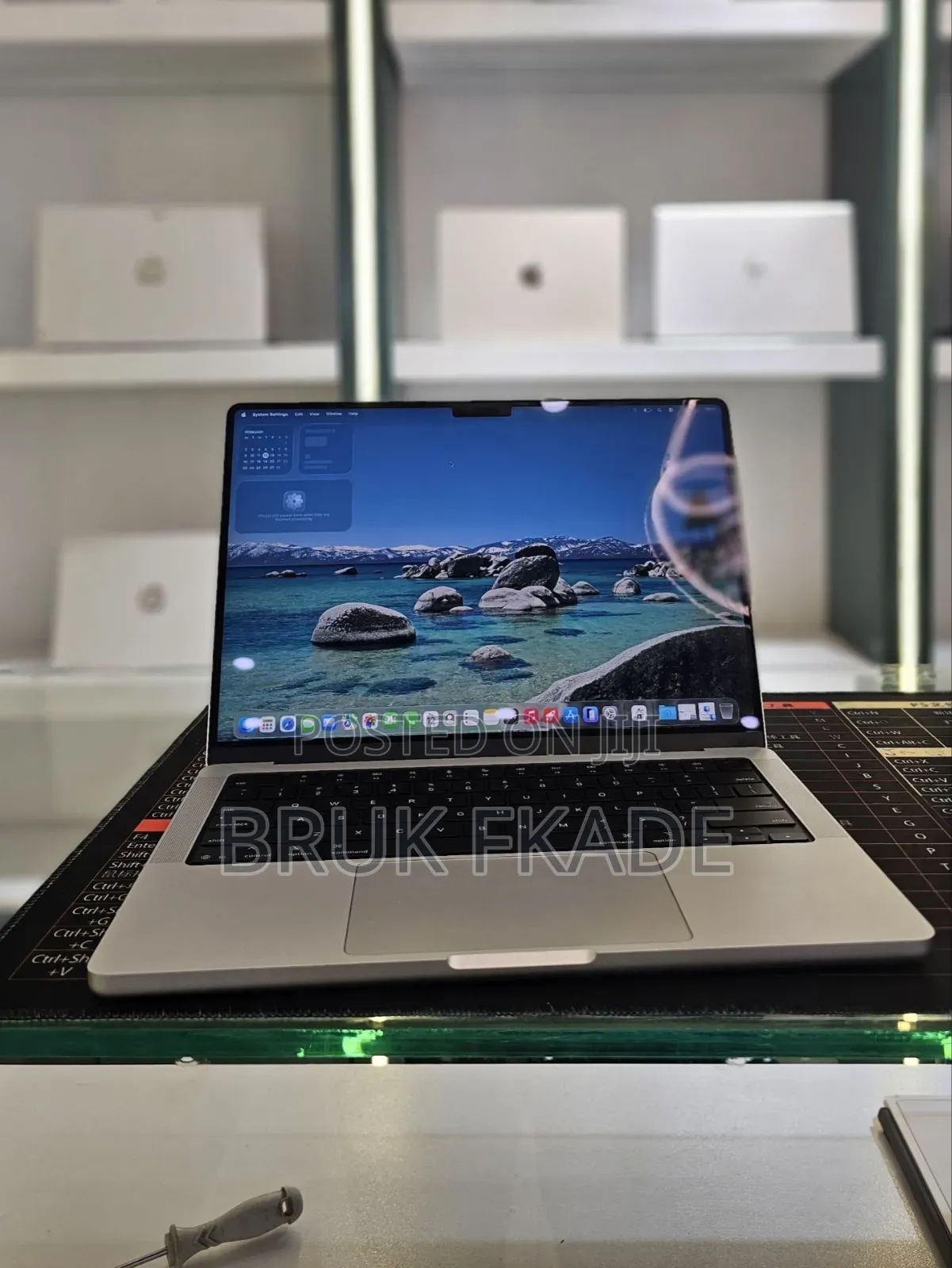New Laptop Apple Macbook Pro 2025 M5 14-inch 16GB Apple M5 SSD 512GB