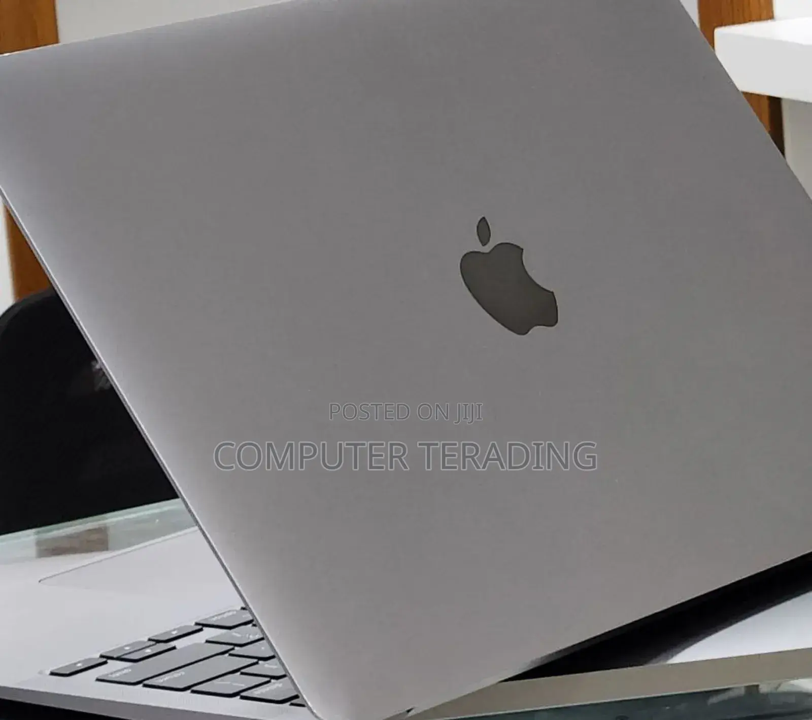New Laptop Apple MacBook Air 2020 M1 8GB Apple M1 SSD 256GB