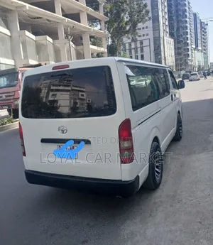 Toyota HiAce 2012 White