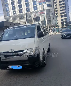 Toyota HiAce 2012 White