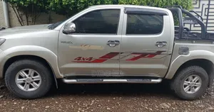 Toyota Hilux 2012 Silver