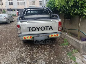 Toyota Hilux 2012 Silver