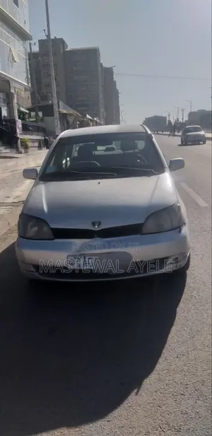Toyota Platz 2001 Silver