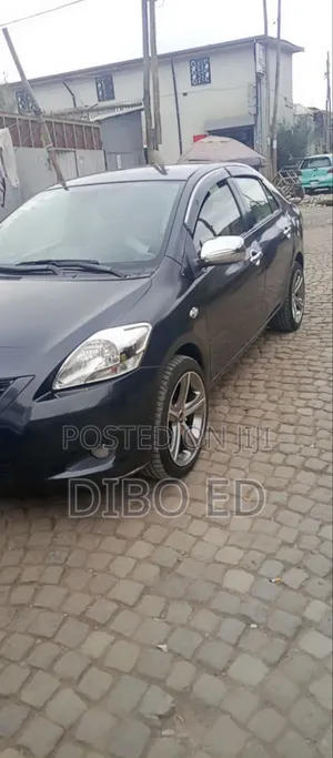 Toyota Yaris L Hatchback 5dr 2013 Black