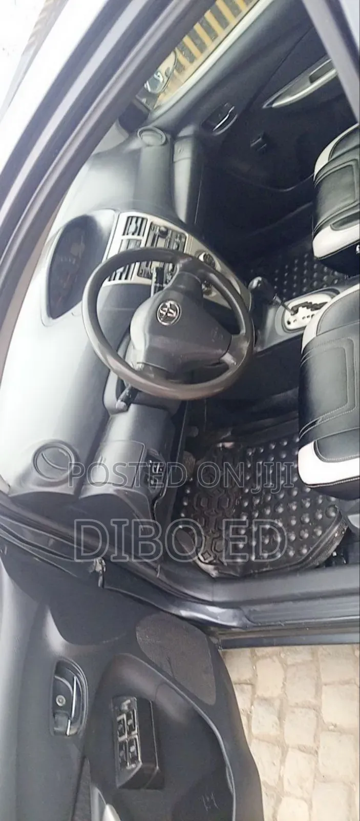 Toyota Yaris L Hatchback 5dr 2013 Black