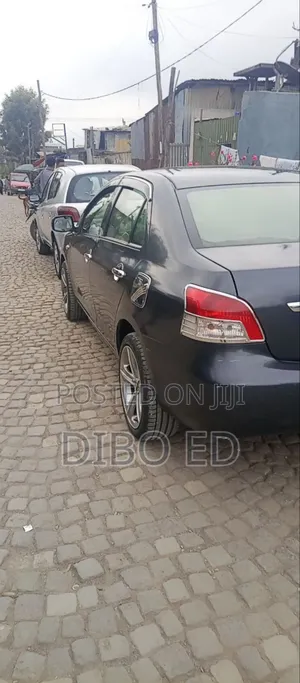 Toyota Yaris L Hatchback 5dr 2013 Black