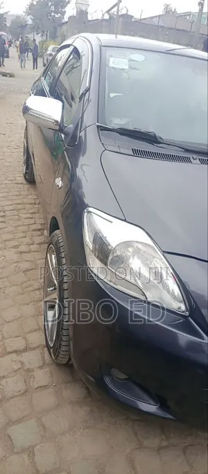 Toyota Yaris L Hatchback 5dr 2013 Black