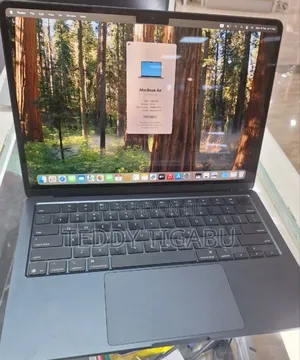 New Laptop Apple MacBook Air 2025 M4 13-inch 16GB Apple M4 SSD 256GB