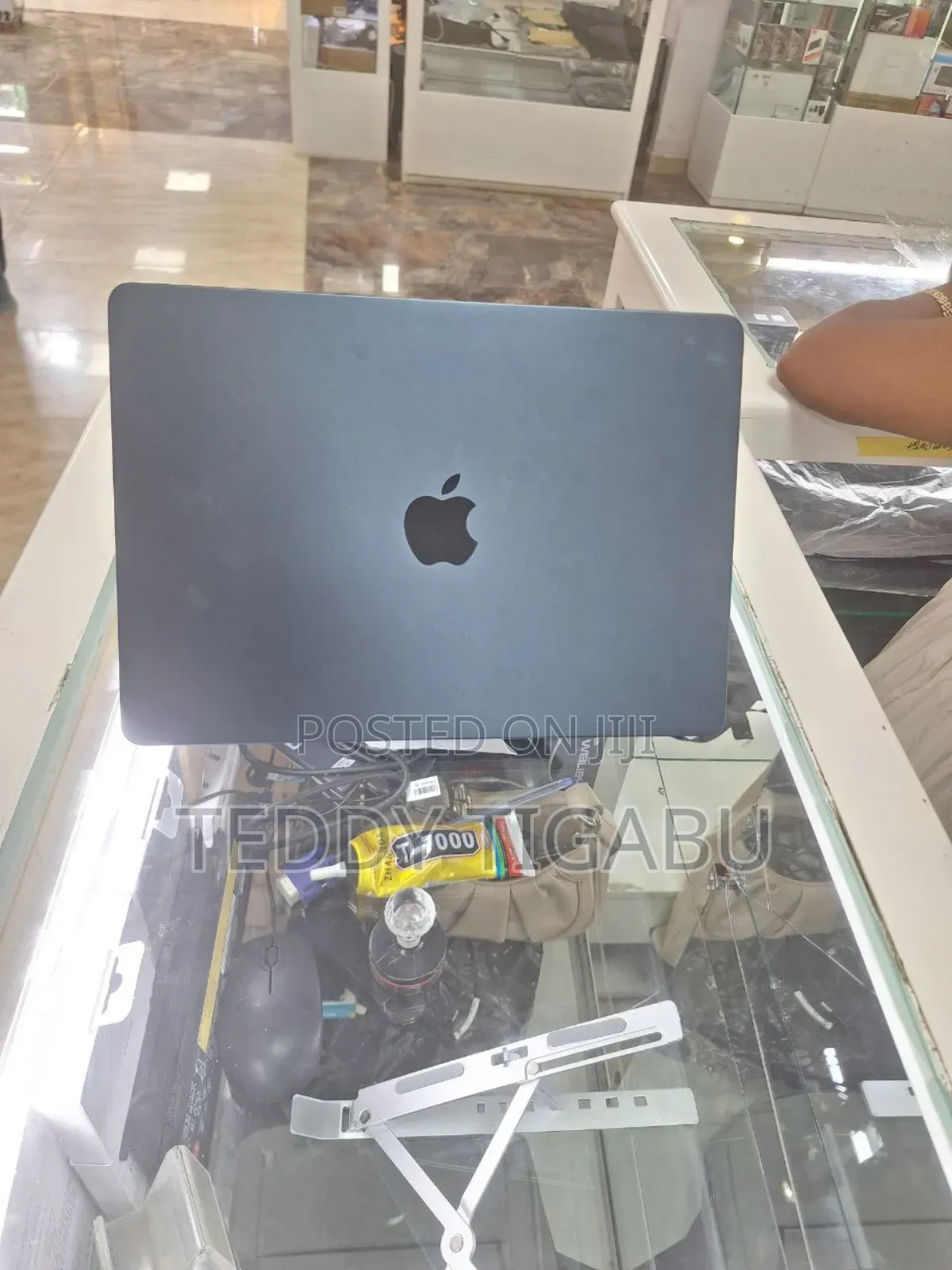 New Laptop Apple MacBook Air 2025 M4 13-inch 16GB Apple M4 SSD 256GB