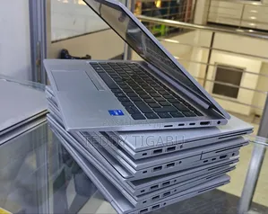 New Laptop HP EliteBook 830 G8 16GB Intel Core i5 SSD 512GB