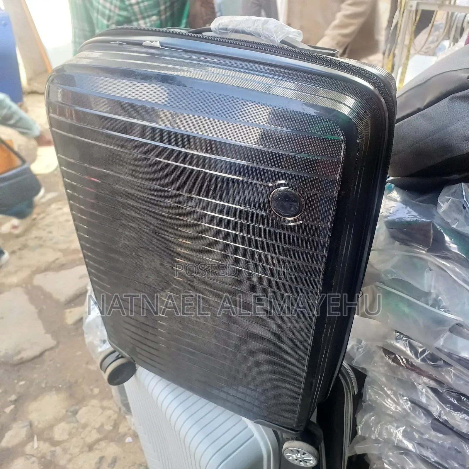 Follow Me Luggage Hard-Shell Rolling Suitcase 10,23,32,40