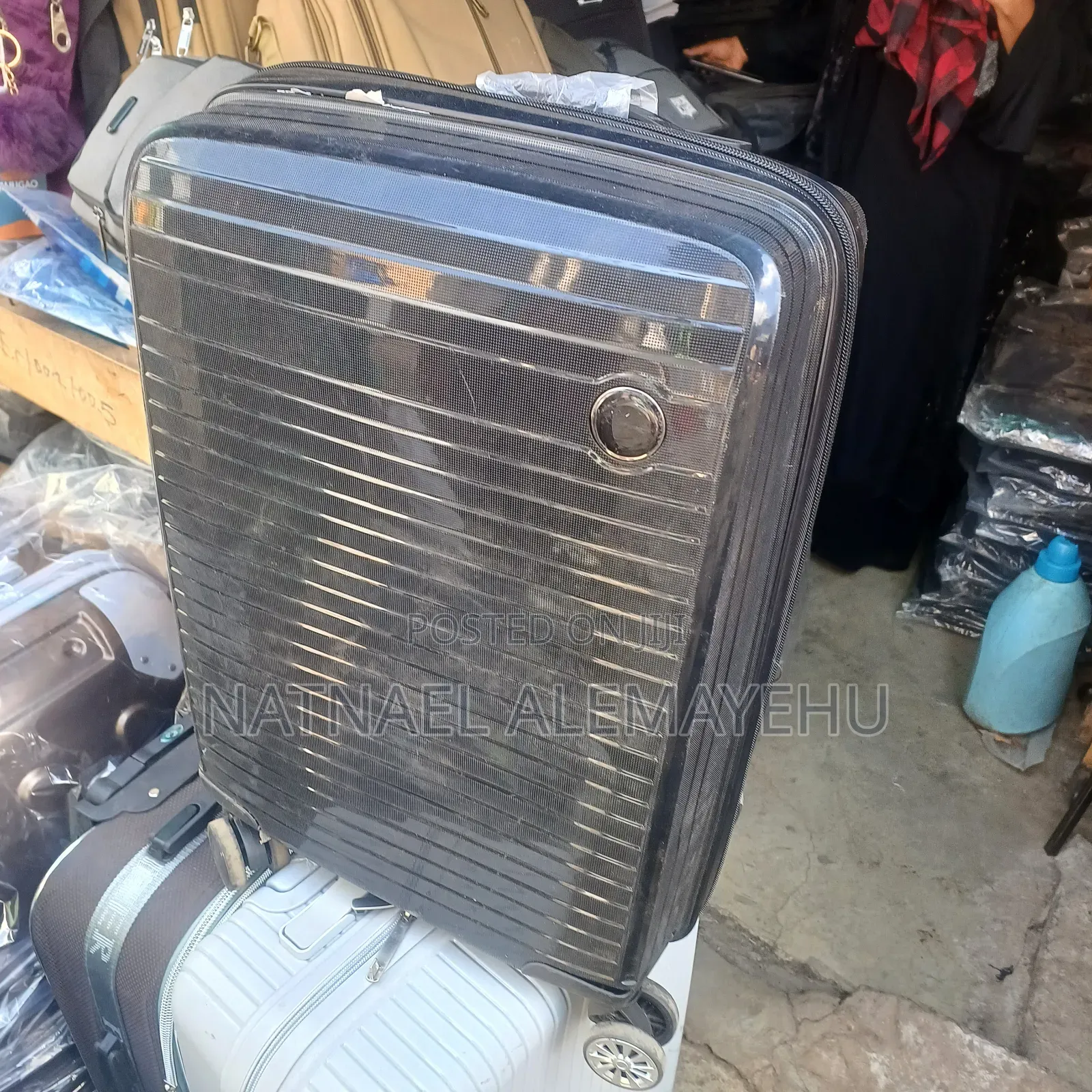 Follow Me Luggage Hard-Shell Rolling Suitcase 10,23,32,40