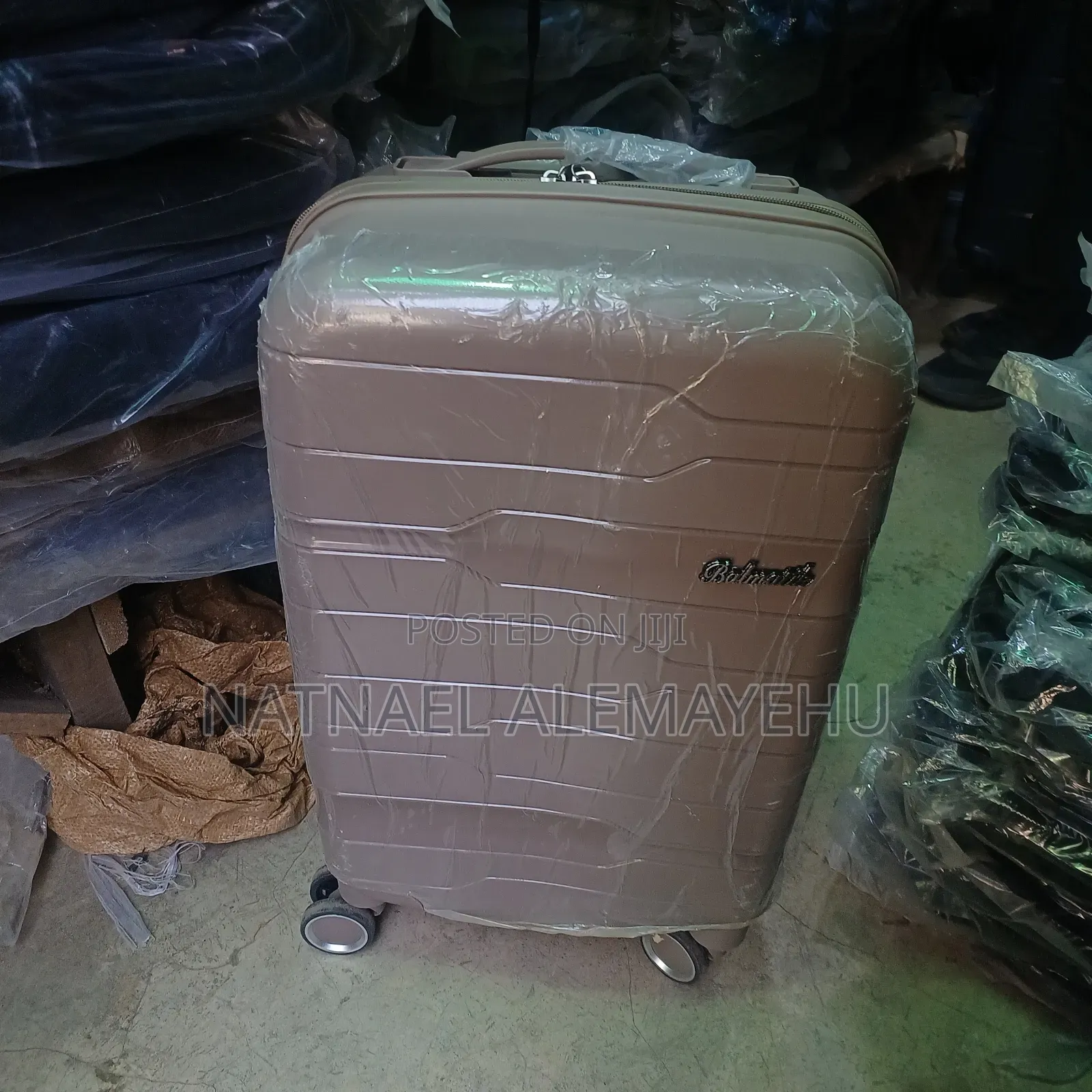 Follow Me Luggage Hard-Shell Rolling Suitcase 10,23,32,40