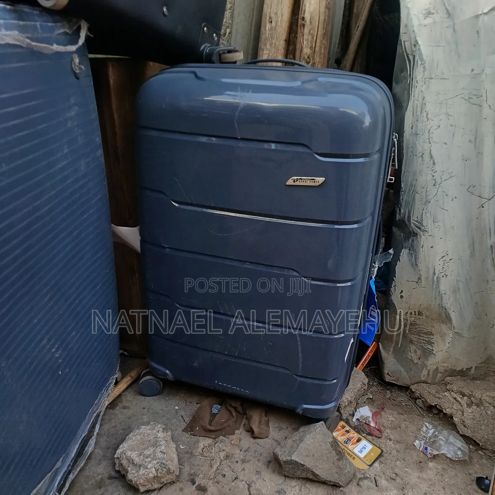 Follow Me Luggage Hard-Shell Rolling Suitcase 10,23,32,40