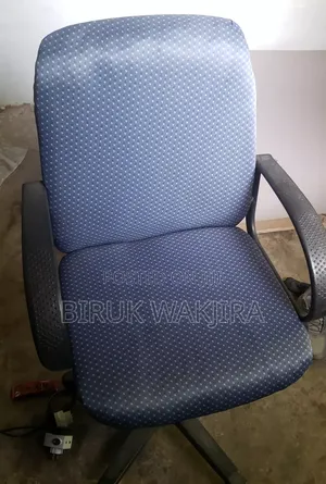 Office Chair and Table Table Size 1.60