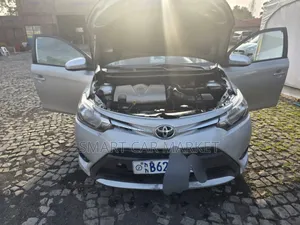 Toyota Yaris 2017 Silver