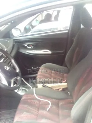 Toyota Yaris L Hatchback 5dr 2017 Blue