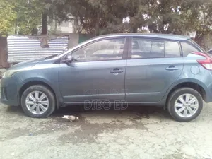 Toyota Yaris L Hatchback 5dr 2017 Blue