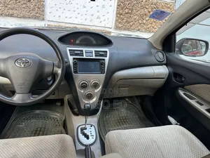 Toyota Yaris 1.0 VVT-i 2008 Red