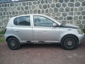Toyota Vitz 2001 Silver