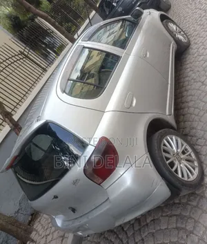 Toyota Vitz 2001 Silver