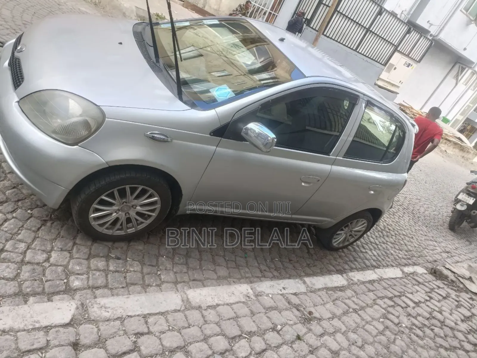 Toyota Vitz 2001 Silver