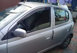 Toyota Vitz 2002 Silver