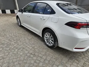 Toyota Corolla 2022 White