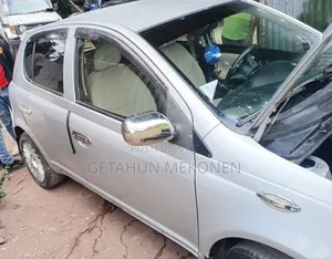 Toyota Vitz 2004 Silver