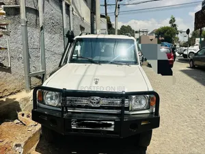 Toyota Land Cruiser 2017 White