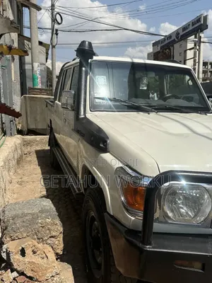 Toyota Land Cruiser 2017 White