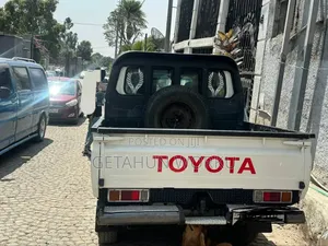 Toyota Land Cruiser 2017 White