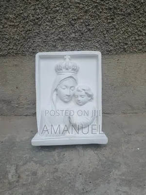 Saint Marry Statue