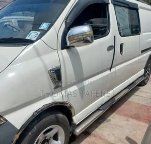 Toyota HiAce 2005 White