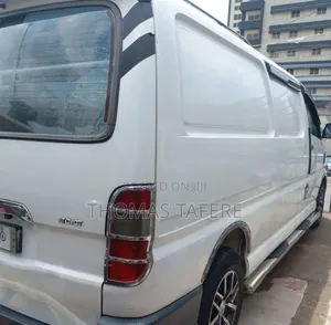 Toyota HiAce 2005 White