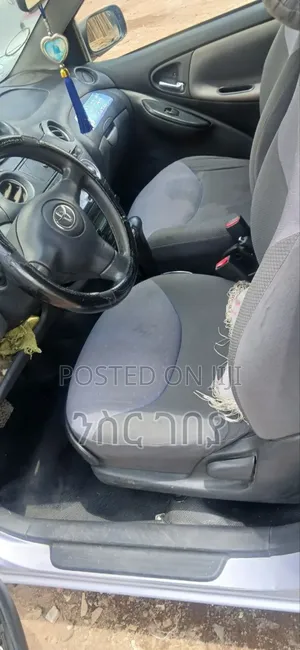 Toyota Vitz 2003 Silver