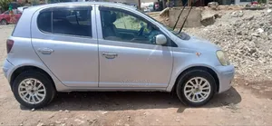 Toyota Vitz 2003 Silver