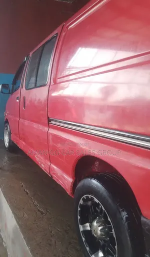 Toyota HiAce 2005 Red