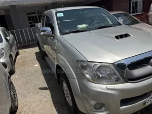 Toyota Hilux 2011 Gray