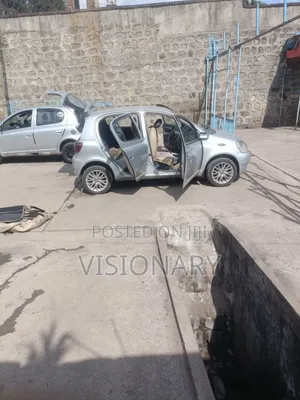 Toyota Vitz 2001 Silver