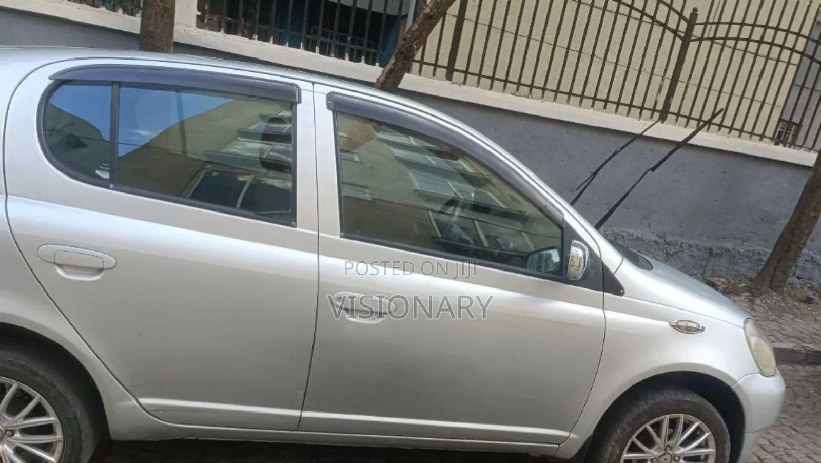 Toyota Vitz 2001 Silver