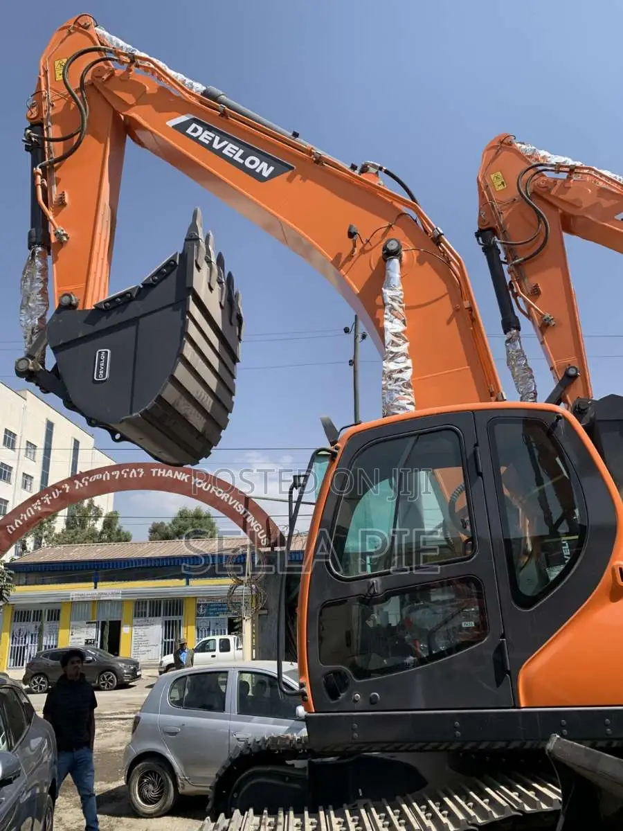 Doosan Dx360 Crawler Excavator.