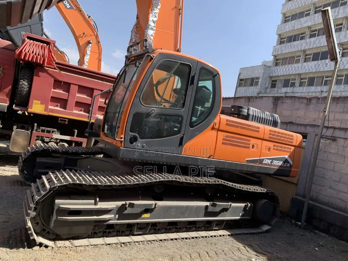 Doosan Dx360 Crawler Excavator.
