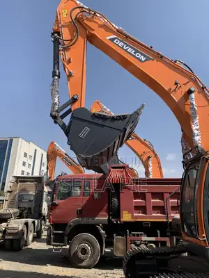 Doosan Dx360 Crawler Excavator.