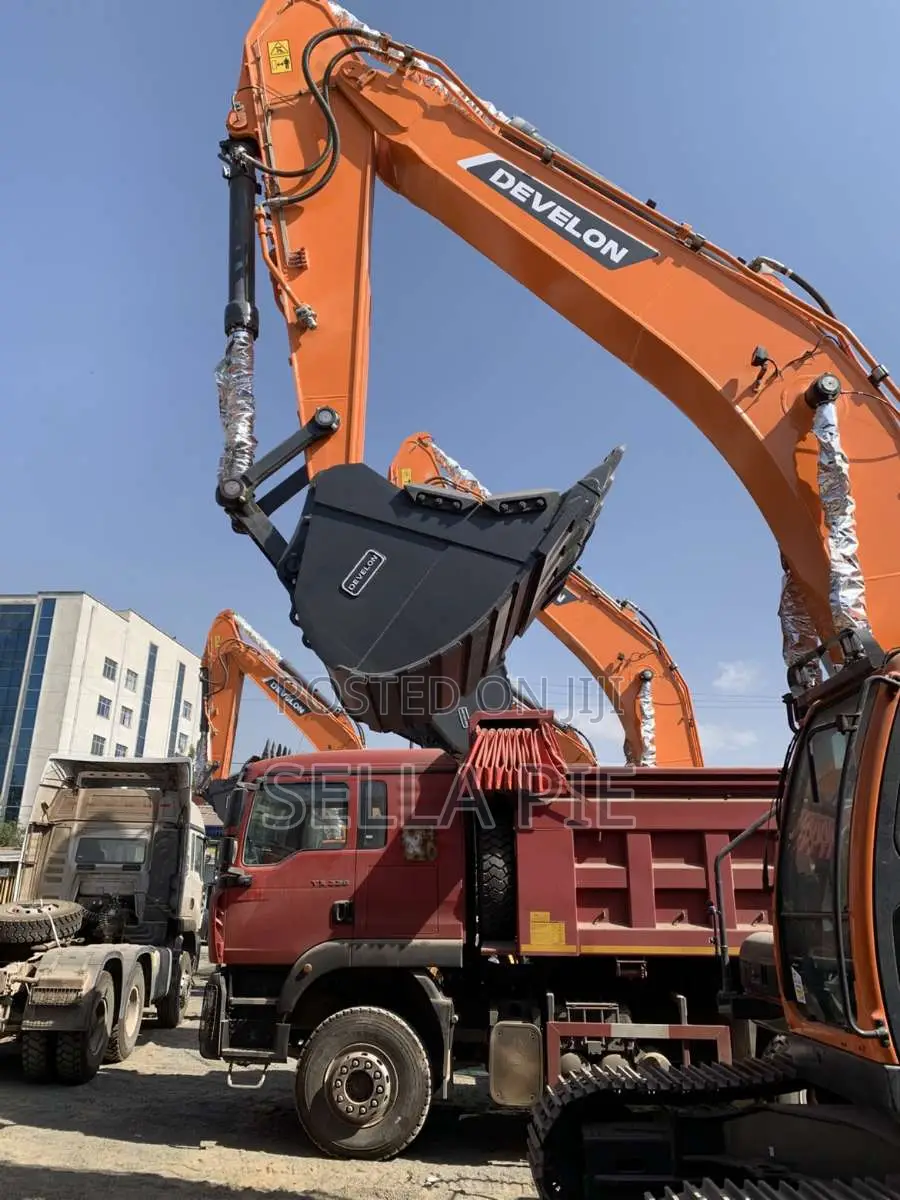 Doosan Dx360 Crawler Excavator.