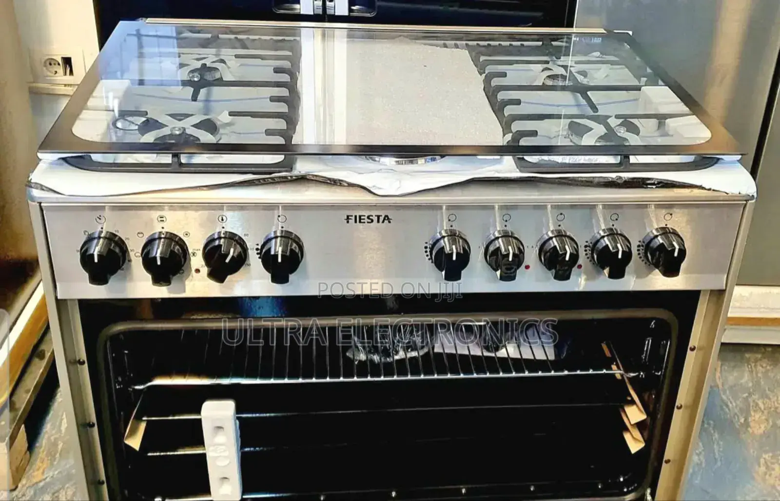 Fiesta 5-Burner Gas Cooker and Oven. Features a Stovetop 60/90